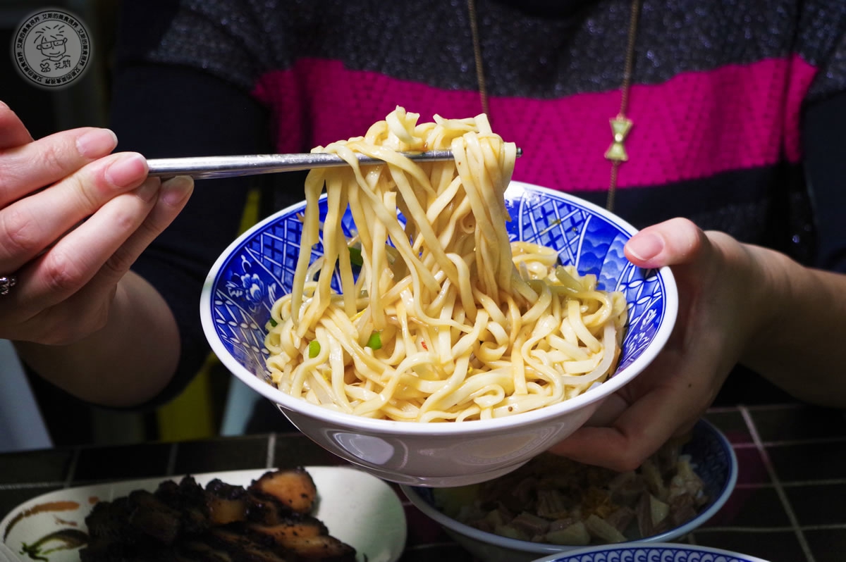 6鵝掌櫃三峽港式燒鵝　麻辣銷魂乾麵2